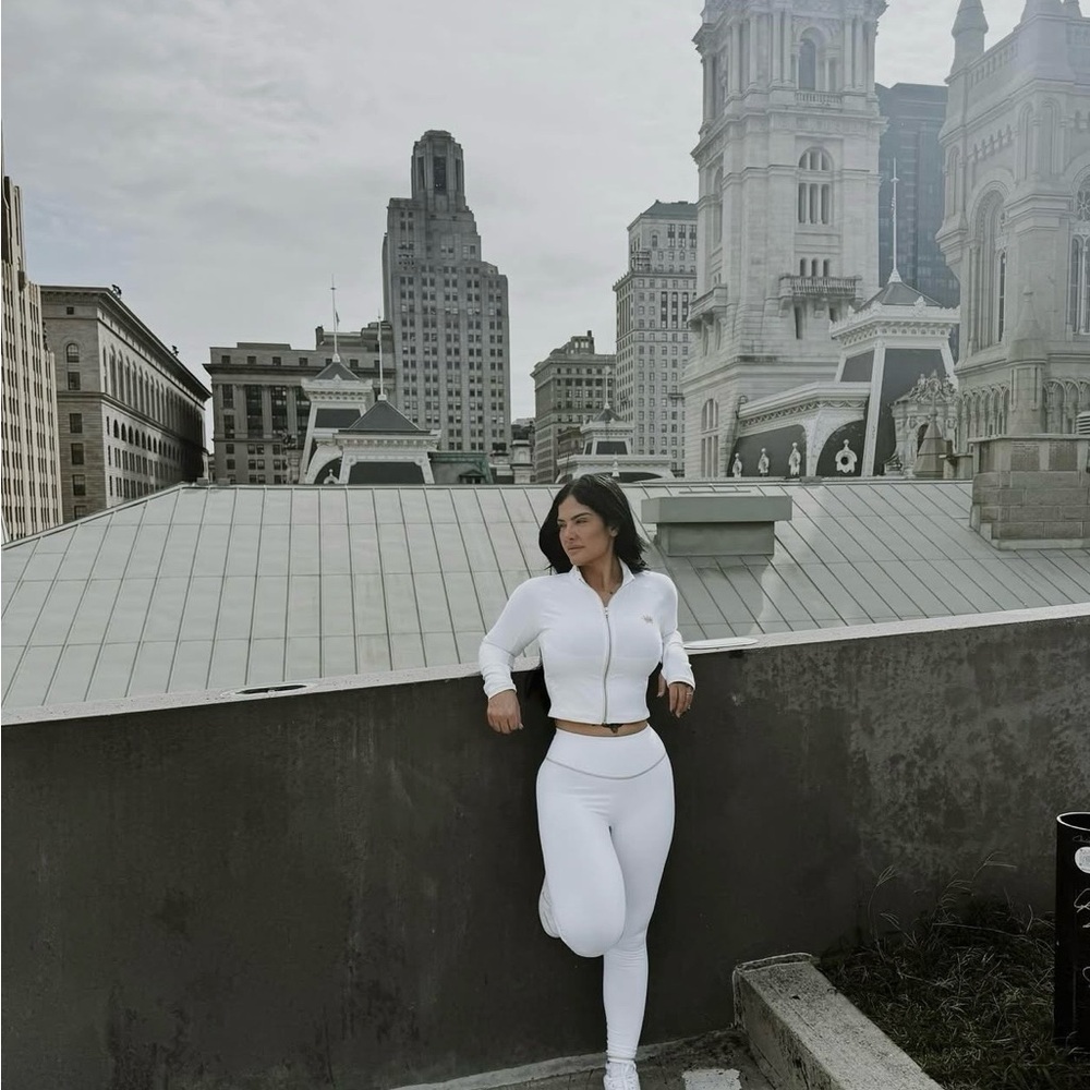 Activewear Set - Picture 7 of 8